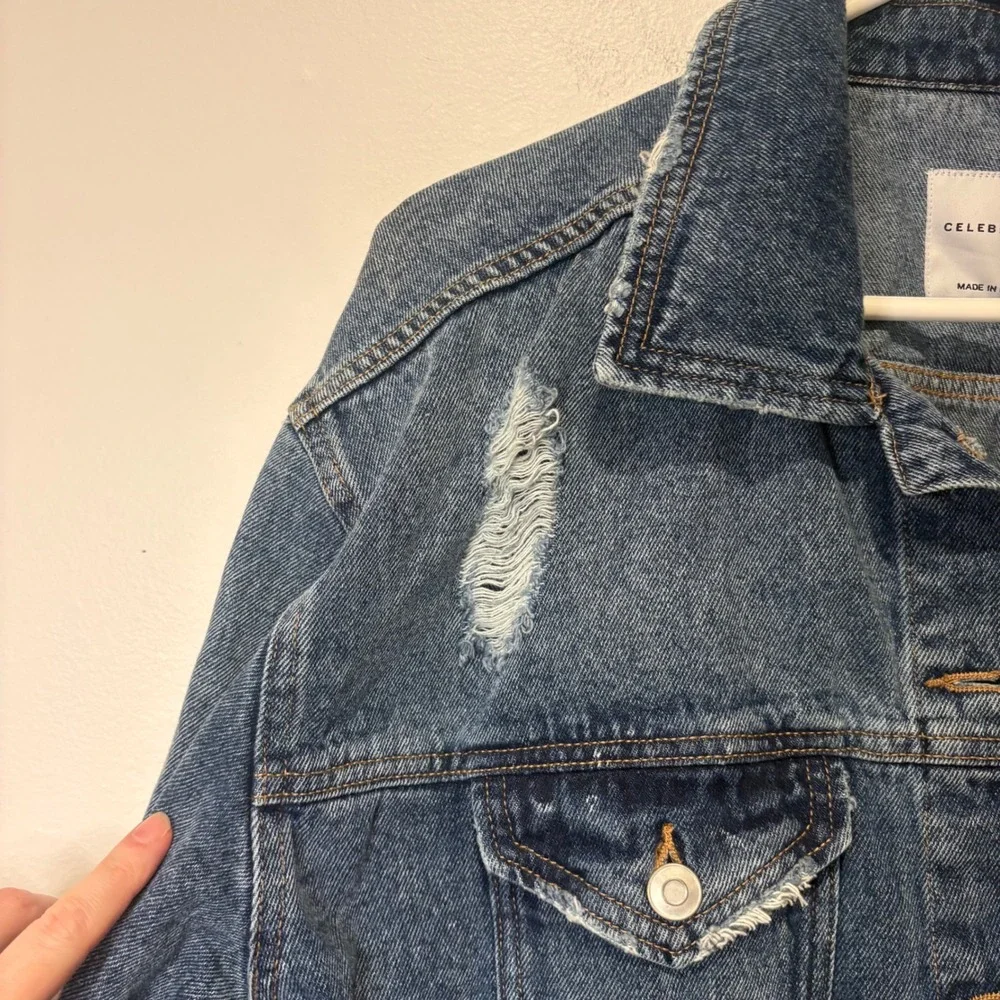 Celebrity Pink Womens Distressed Denim‎ Jacket Medium Wash Oversized Trucker L